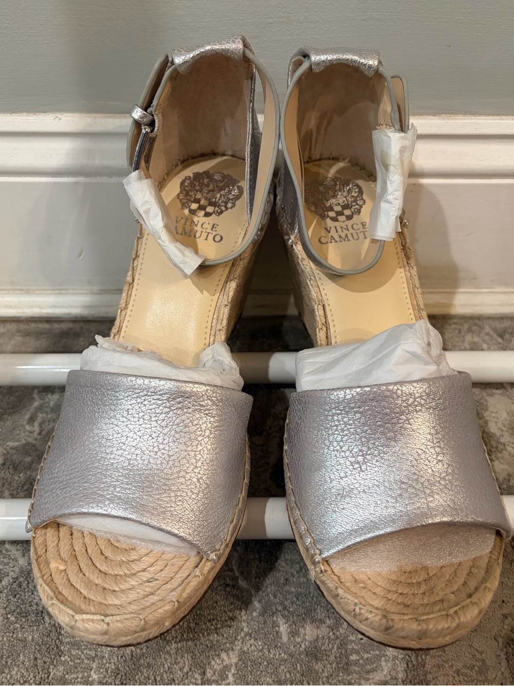 New ✨ Vince Camuto Women's Leera espadrille wedge sandals in silver size 10 - Picture 2 of 8
